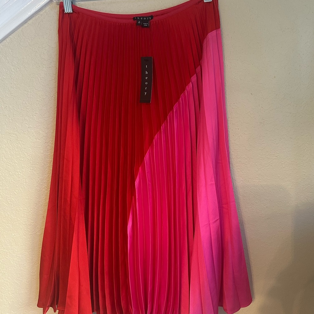 NWT .Theory Vibrant Scarlet and Pink Skirt
Coquetee Girl
